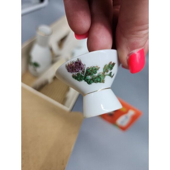 VINTAGE  KIKU-MASAMUNE AUTHENTIC SEAL GOLD TRIM 6 CUPS & 1 FLASK SAKE SET! - Picture 7 of 8